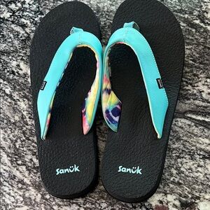 Sanuk Aqua Flip Flops with Tie-Dye Accents. Size 10